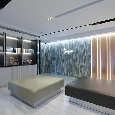 Hotel B